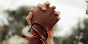 Comment enseigner à son enfant à reconnaître une bonne amitié ?