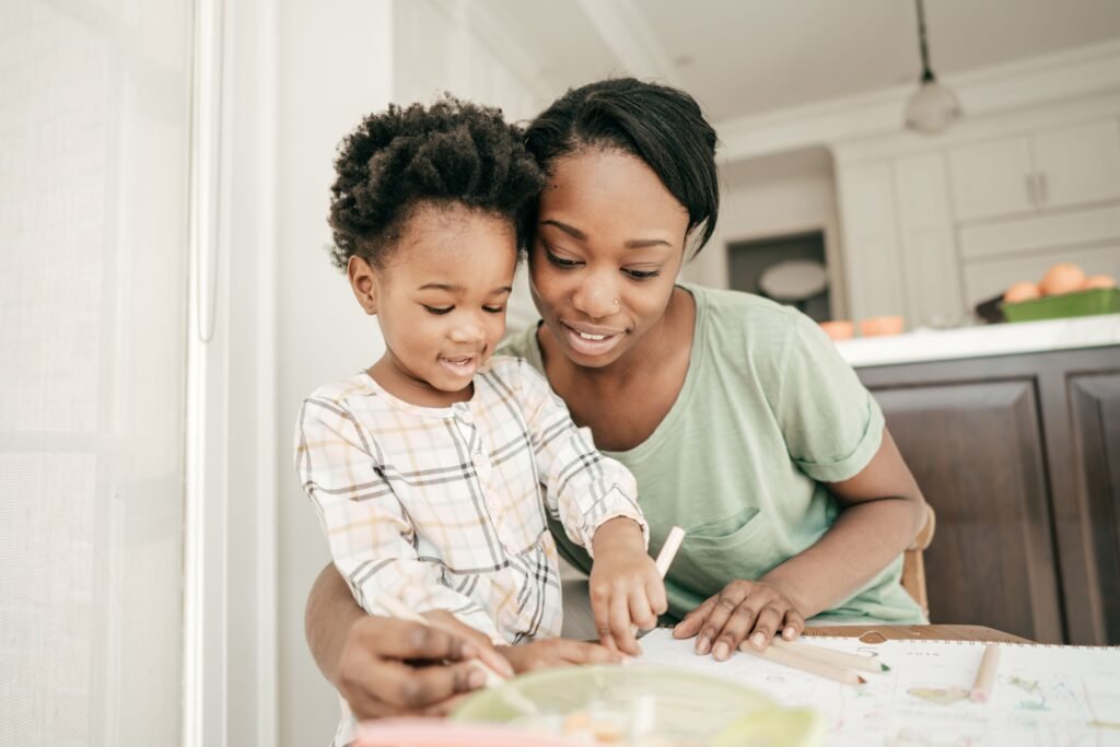 Comment les enfants peuvent admirer une mère au foyer